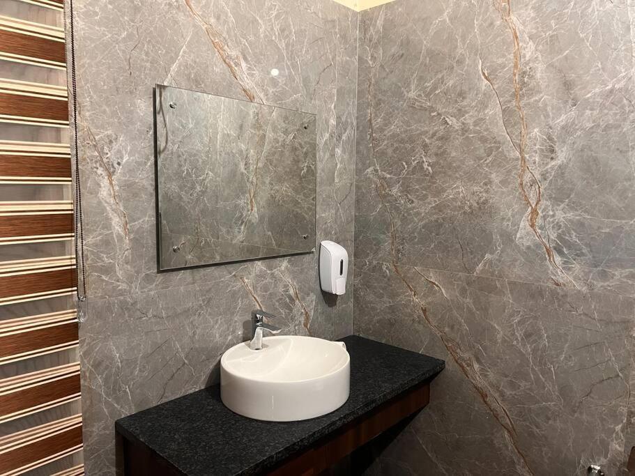 5Bhk Home Away From Home At Ranjit Avenue Amritsar Exterior photo